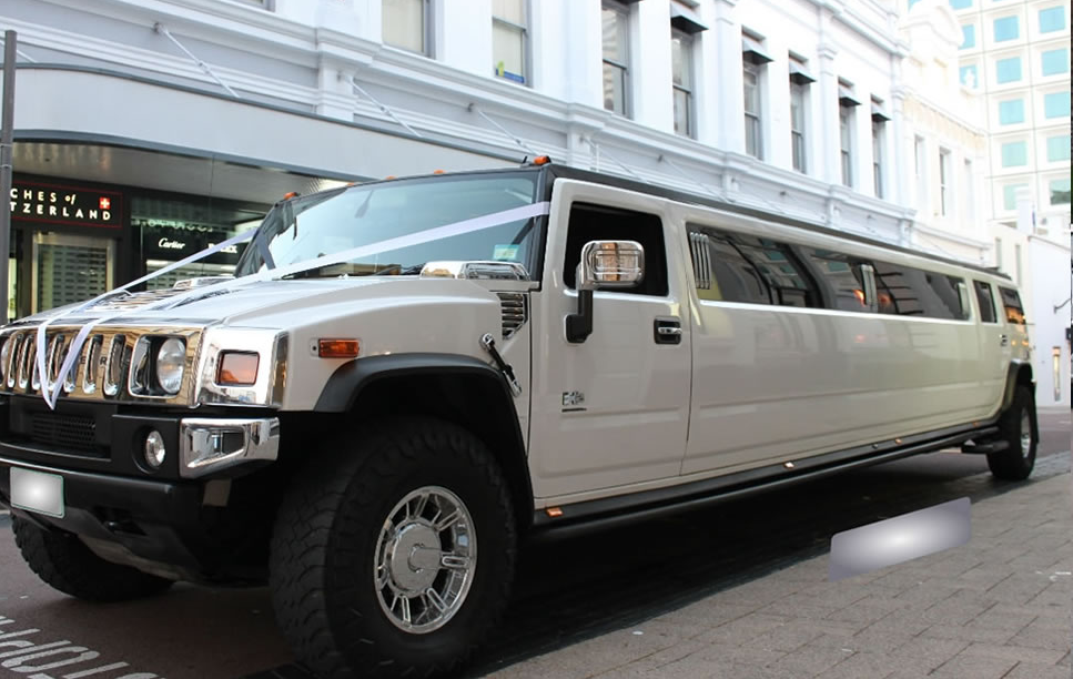 London White Hummer Limo vip